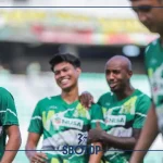 SBOTOP: Mikael Tata Bertekad Jadi Pilihan Utama Paul Munster di Persebaya