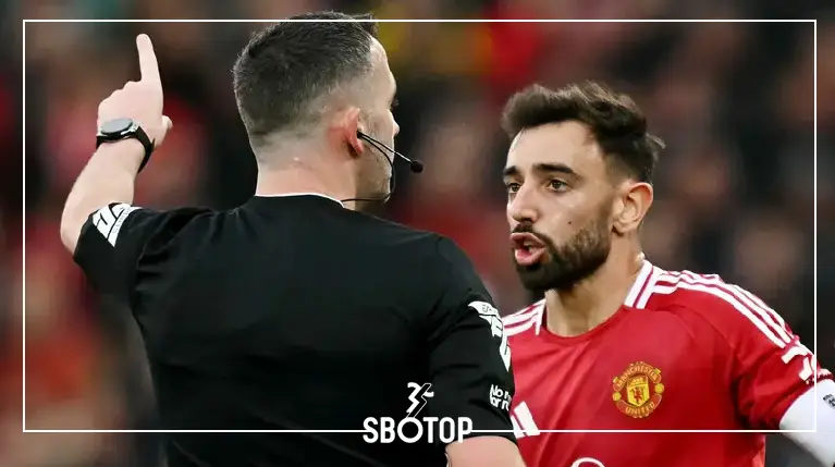 SBOTOP Bruno Fernandes Dapat Kartu Merah Lawan Tottenham, Gary Neville Kritik Tajam: Aib bagi Manchester United