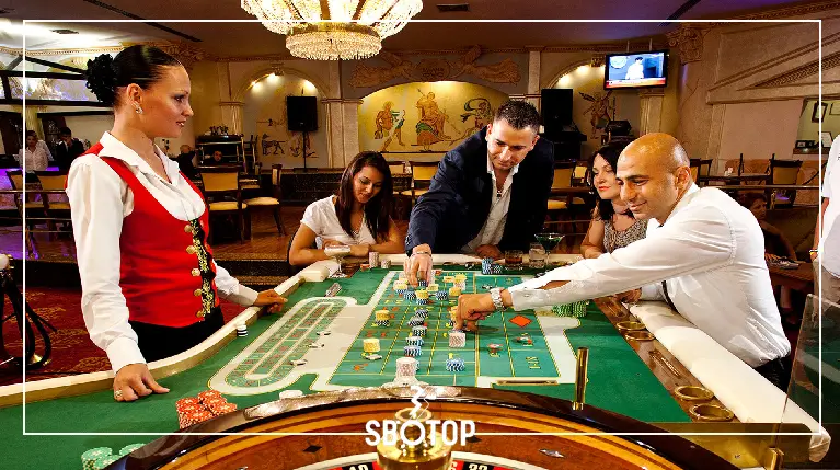 SBOTOP Interaksi Sosial di Live Casino: Berkomunikasi dengan Dealer dan Pemain Lain