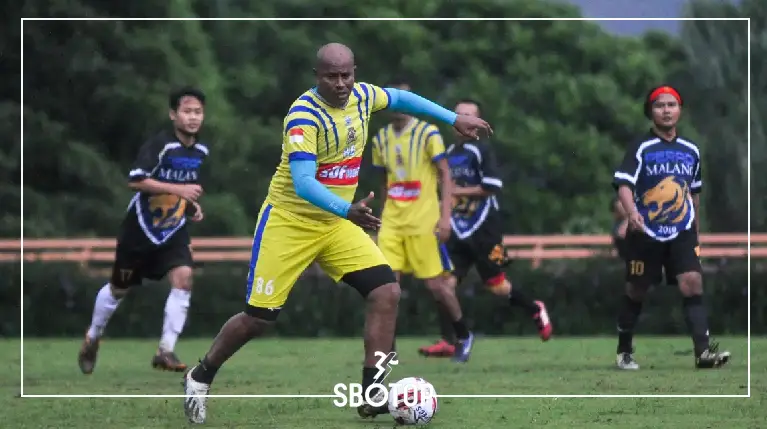 SBOTOP Cerita Sang Serba Bisa Arema FC: Penyambung Lidah Tim yang Tetap Siaga Meski Libur Latihan