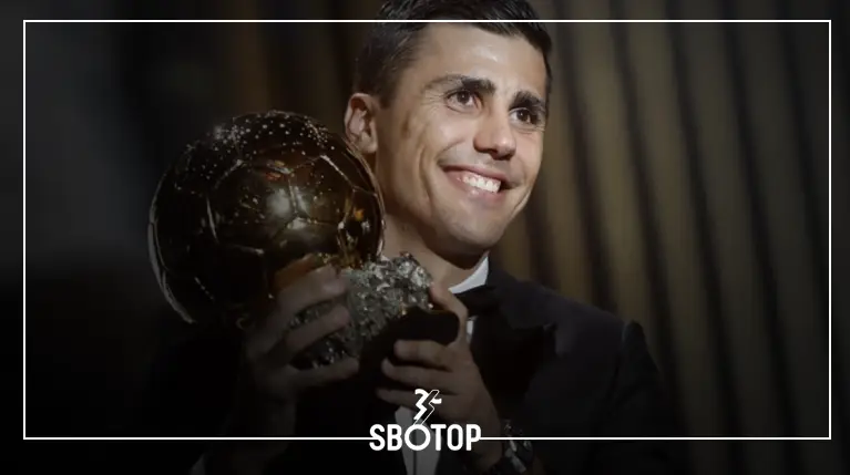 SBOTOP-_-Gelandang-Man-City-Ungguli-Vinicius-Junior-Raih-Ballon-dOr-2024