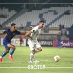 SBOTOP Persib Pertimbangkan Pindah Kandang: Tyronne del Pino Keluhkan Kondisi Rumput GBLA